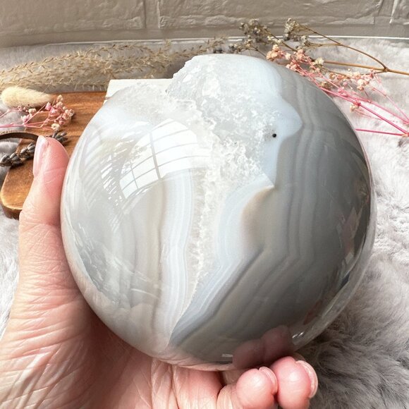 Gorgeous 1.3kg Large Agate Sphere with Druzy - Picture 4 of 10